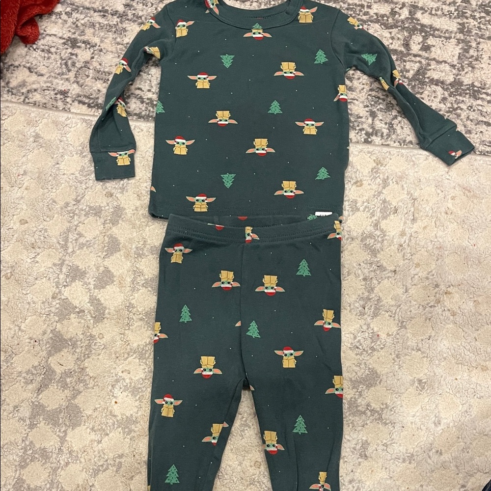 Green Gap x Star Wars Toddler Pajamas with Santa Grogu // Yoda print